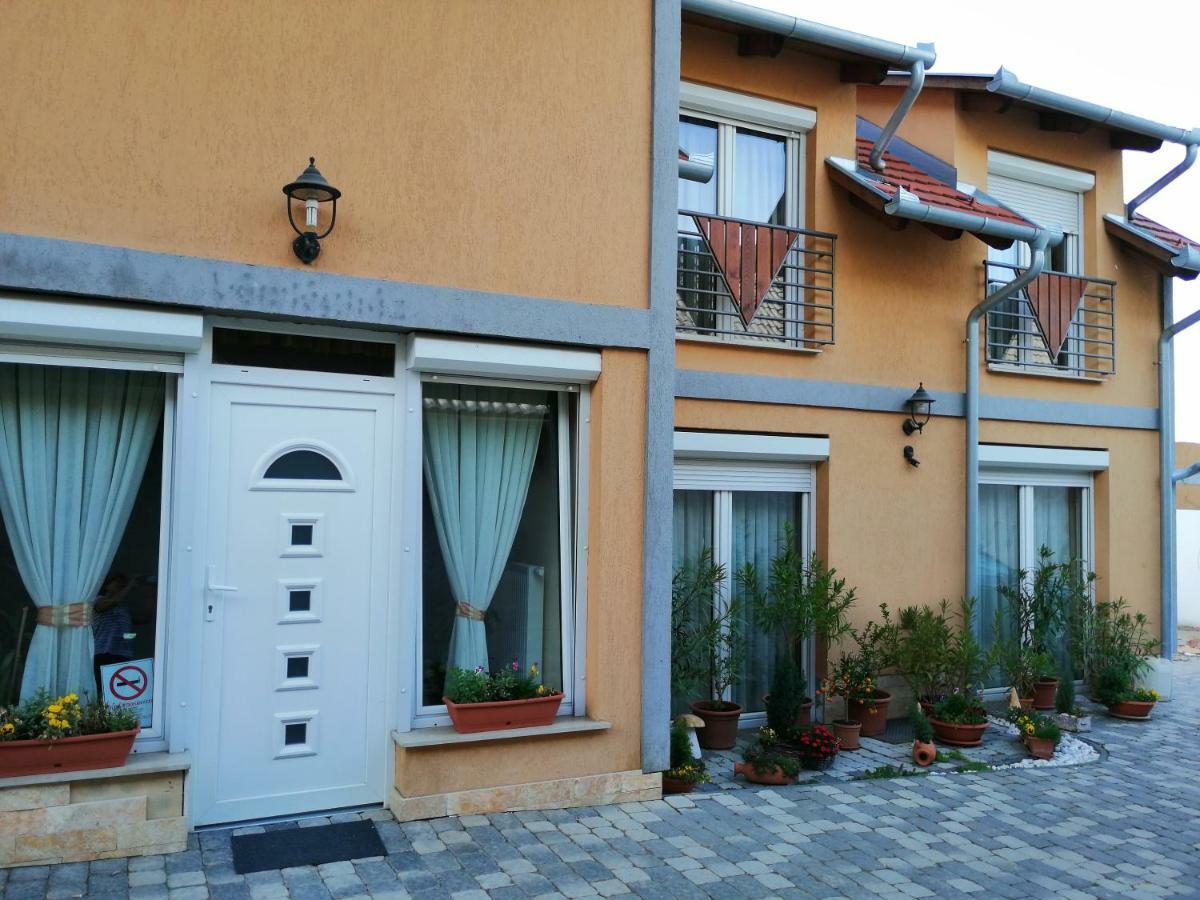 Ludvig Panzió Villány Exterior foto